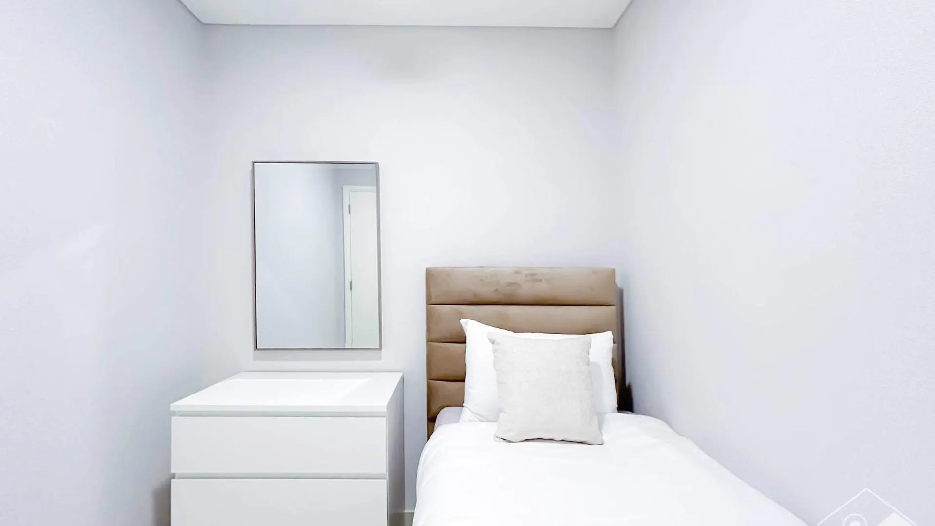 Luxury Burj Crown 4Bedroom Balcony & Downtown View Dubai 0*,  United Arab Emirates