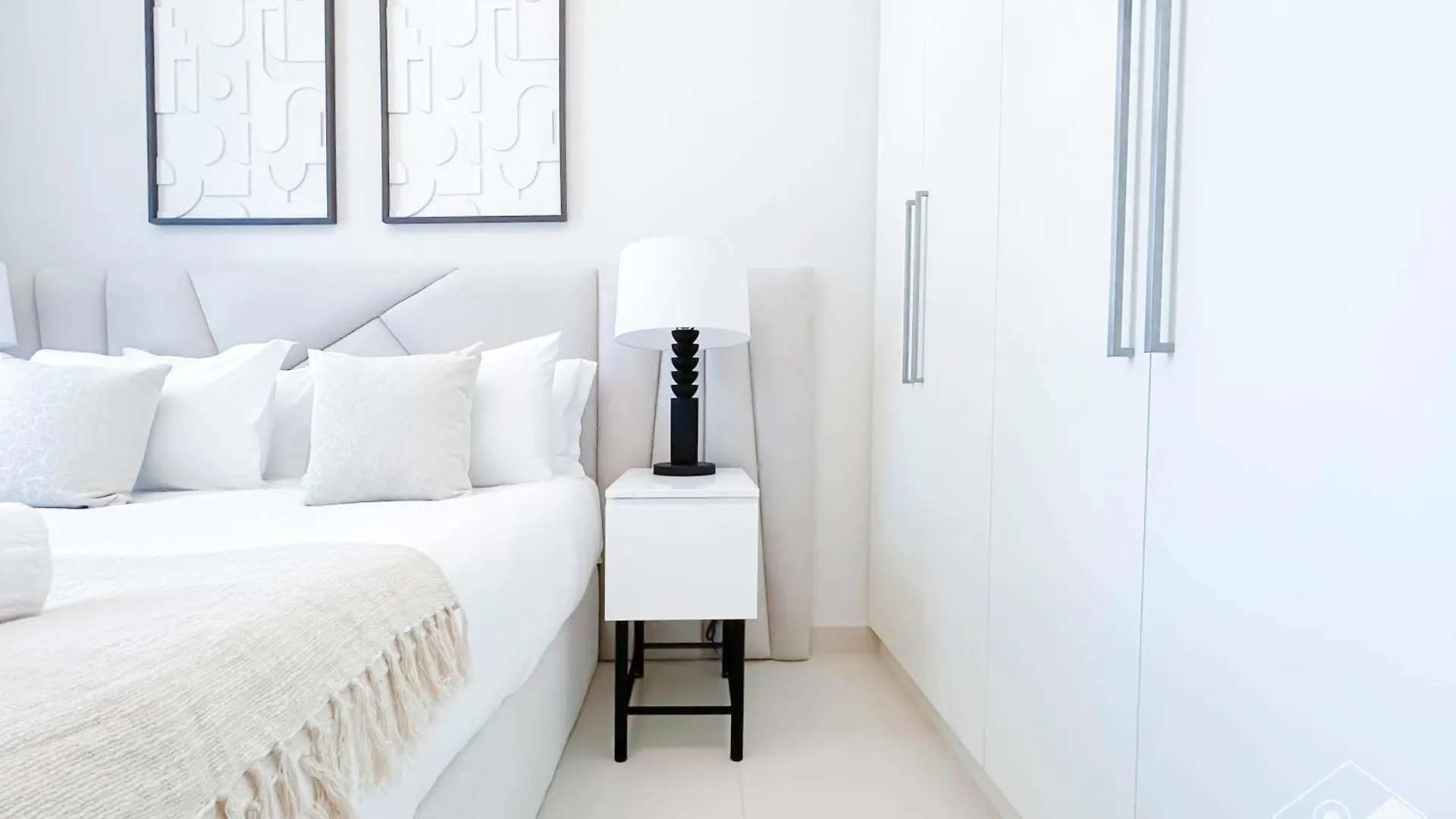 Luxury Burj Crown 4Bedroom Balcony & Downtown View Dubai Apartment