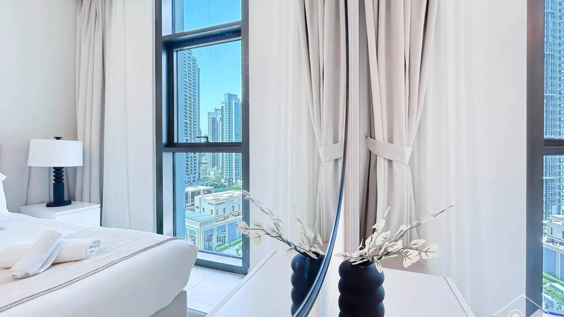 Luxury Burj Crown 4Bedroom Balcony & Downtown View Dubai
