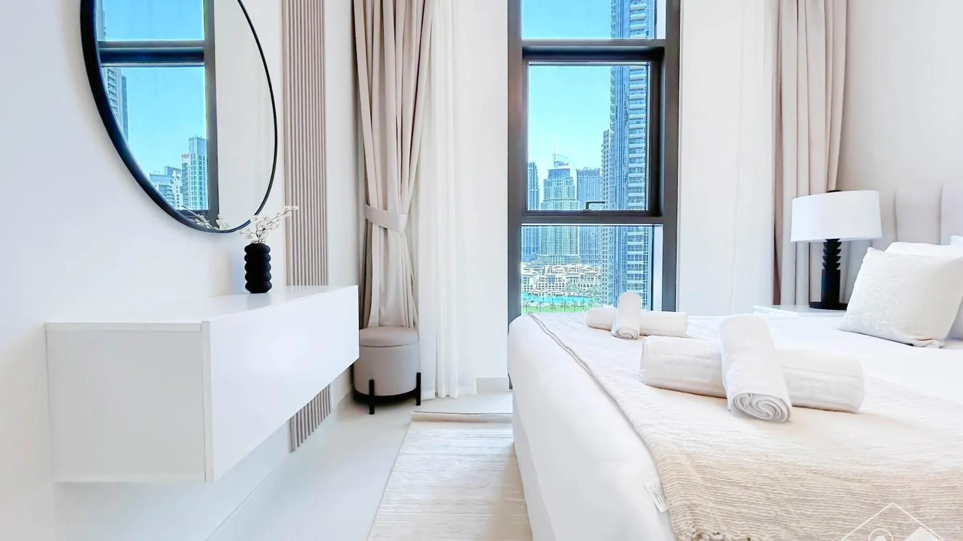 Luxury Burj Crown 4Bedroom Balcony & Downtown View Dubai Apartment