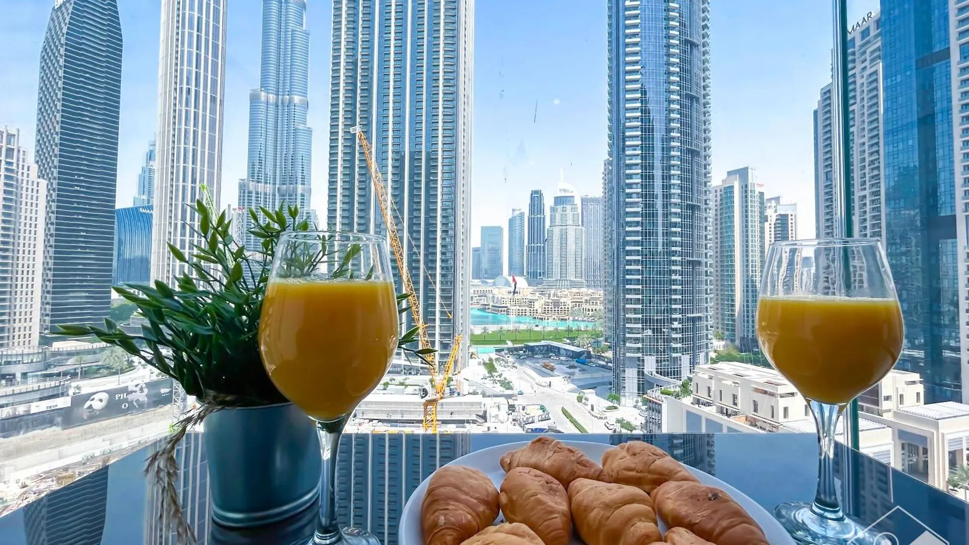 Luxury Burj Crown 4Bedroom Balcony & Downtown View Dubai Apartment